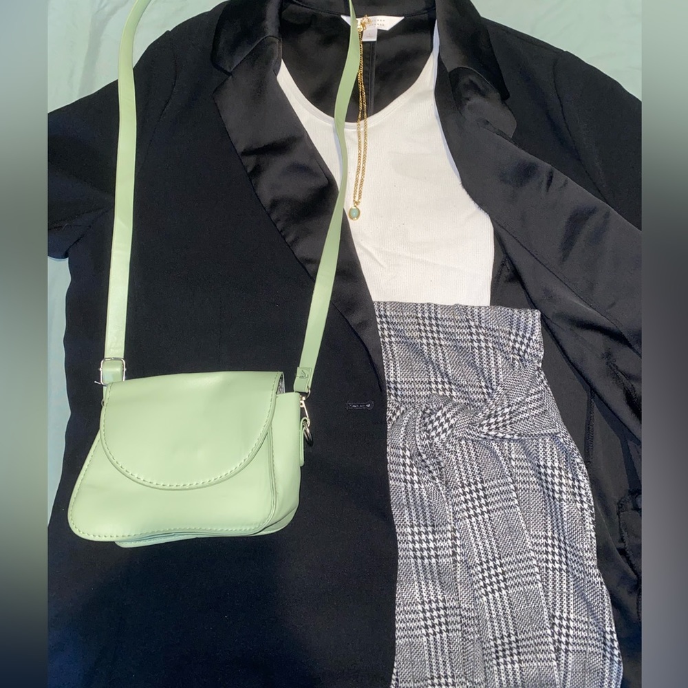 Lauren Conrad Women’s Notch Collar Full Length Sleeve Black Blazer